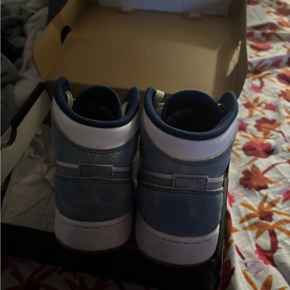 Air Jordan 1 Mid SE (GS) “French Blue” - Picture 5 of 7